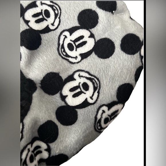 Disney Mickey Mouse Fuzzy Babba Slipper Socks Size 2T-3T Slip Safe - Picture 3 of 4